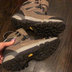 Vasque Breeze 2.0 Hiking boots. Sz 8